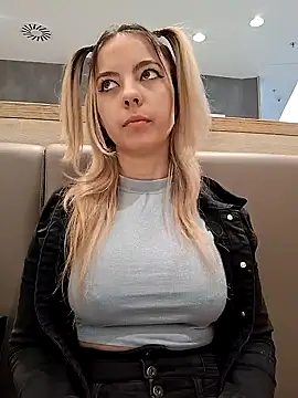 Snapshot of allinqueen chatting on February 24, 8:38 am allinqueen online show from February 24, 8:38 am