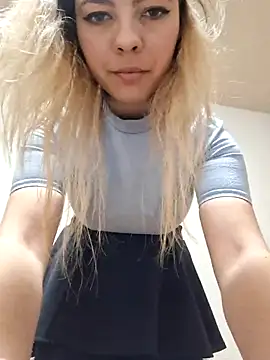 Snapshot of allinqueen chatting on February 26, 4:03 pm allinqueen online show from February 26, 4:03 pm