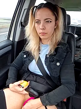 Snapshot of allinqueen chatting on March 1, 9:40 am allinqueen online show from March 1, 9:40 am