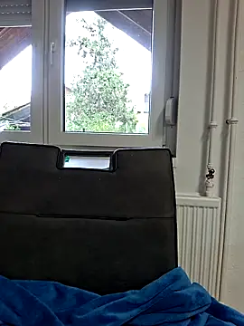 Snapshot of allinqueen chatting on October 12, 10:03 am allinqueen online show from October 12, 10:03 am