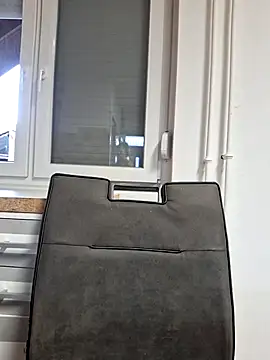 Snapshot of allinqueen chatting on October 17, 2:19 pm allinqueen online show from October 17, 2:19 pm