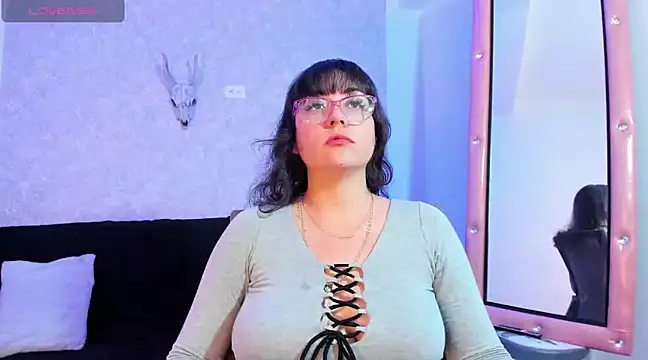 Snapshot of AliciaChelios chatting on December 13, 12:53 am AliciaChelios online show from December 13, 12:53 am