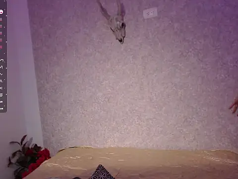 Snapshot of AliciaChelios chatting on February 2, 7:23 pm AliciaChelios online show from February 2, 7:23 pm