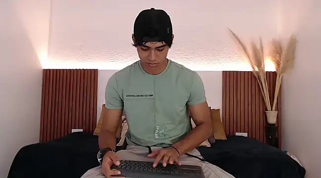 zander 2120 online show from December 21, 2:15 pm