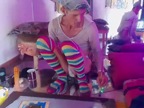 laye19 online show from February 5, 6:37 pm