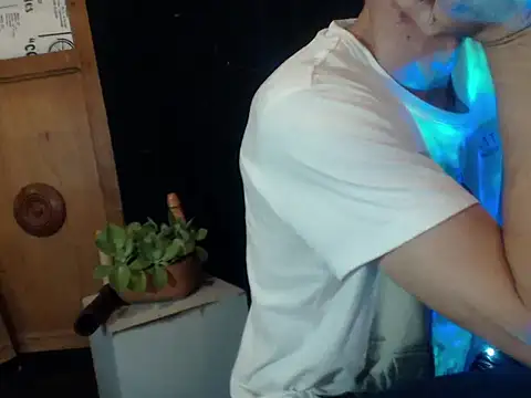 laye19 online show from October 4, 4:32 am