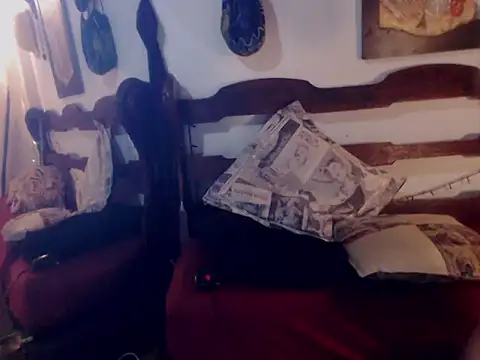 laye19 online show from October 12, 9:47 pm