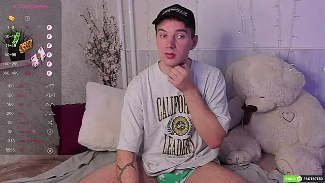 ArthurWhitee online show from September 17, 8:49 am