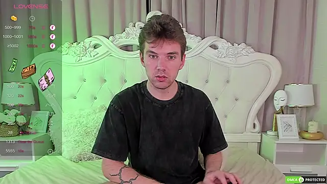 ArthurWhitee online show from October 9, 4:49 pm