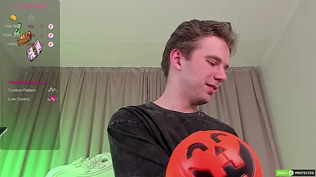 ArthurWhitee online show from October 13, 5:57 pm