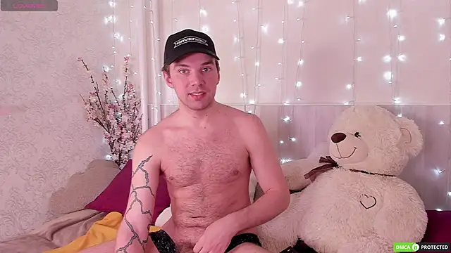 ArthurWhitee online show from November 4, 8:46 am