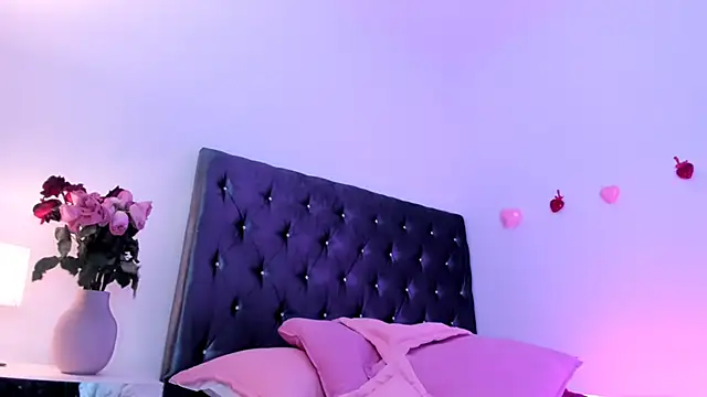 CoralineKam1 online show from February 15, 12:04 am