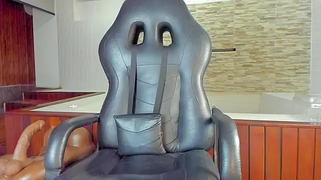 Hanna lens online show from March 20, 7:57 pm