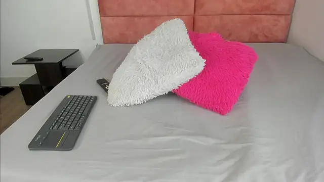 Hanna lens online show from October 24, 5:42 pm