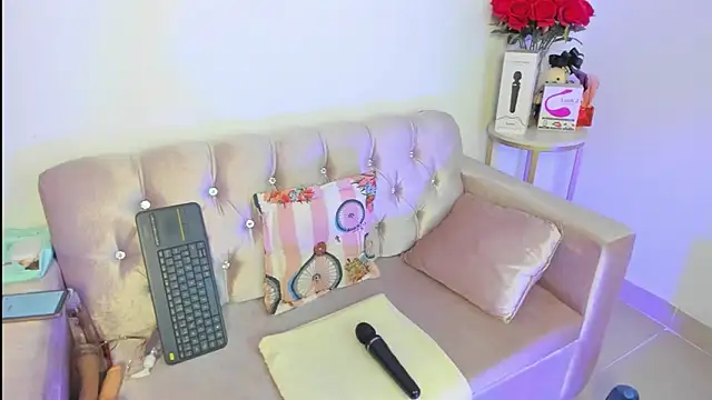 alanavega11 online show from September 10, 1:11 pm