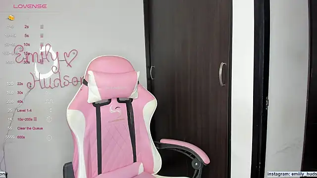 emily huddson  online show from December 10, 5:22 pm