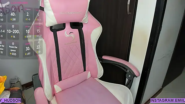 emily huddson  online show from March 5, 6:12 pm