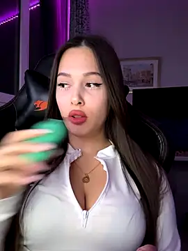 Snapshot of EricaWalls chatting on October 31, 6:42 pm EricaWalls online show from October 31, 6:42 pm