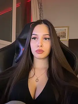 EricaWalls online show from February 8, 7:06 pm