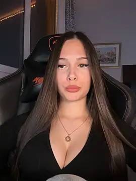 EricaWalls online show from April 15, 9:04 pm