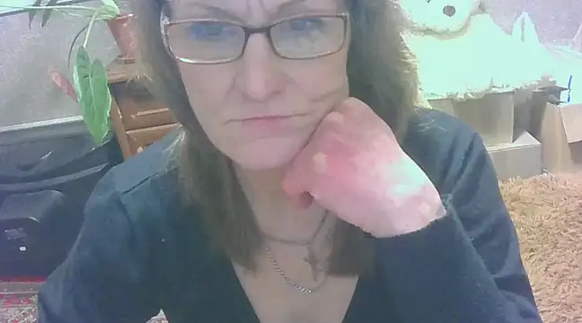 Snapshot of Manulyonok51 chatting on December 11, 11:21 pm Manulyonok51 online show from December 11, 11:21 pm