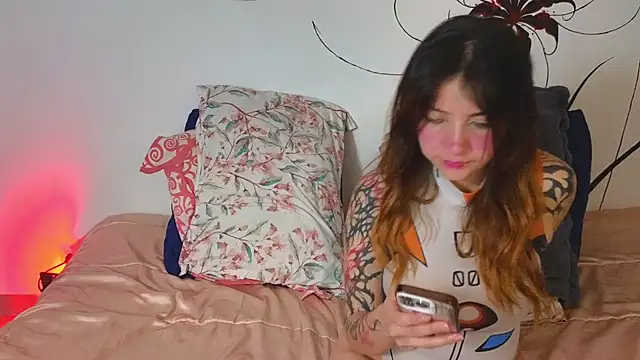 Snapshot of LilithAndJacob chatting on August 4, 1:31 am LilithAndJacob online show from August 4, 1:31 am