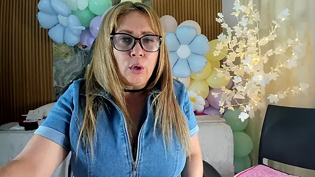 Danna topless online show from April 14, 12:00 pm