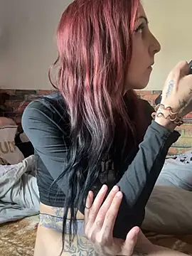 Snapshot of kriszy_baby chatting on February 19, 8:22 am kriszy baby online show from February 19, 8:22 am