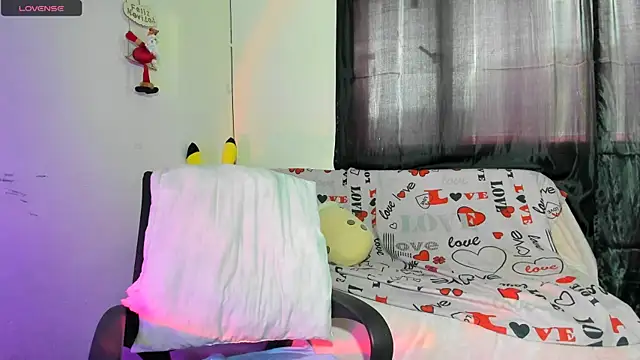 litle mily  online show from December 21, 9:47 pm