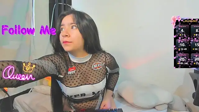 litle mily  online show from April 9, 10:04 pm