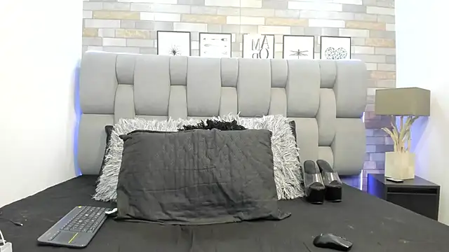 KariinaTaylor online show from March 30, 5:25 pm