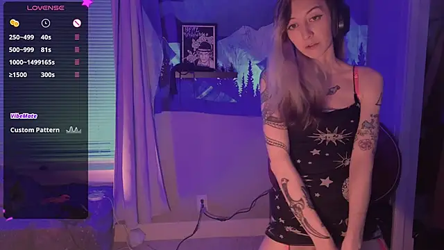 lovelylucyy online show from January 3, 3:16 am