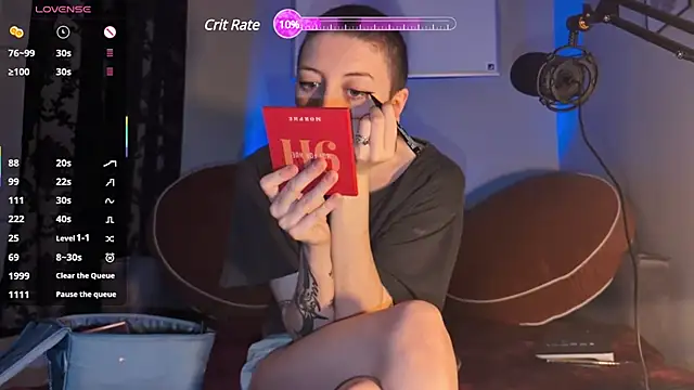 lovelylucyy online show from February 7, 3:01 am