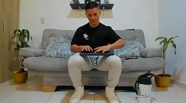 julian wallace online show from January 25, 1:10 am