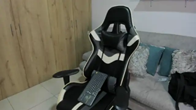 julian wallace online show from February 23, 1:41 pm