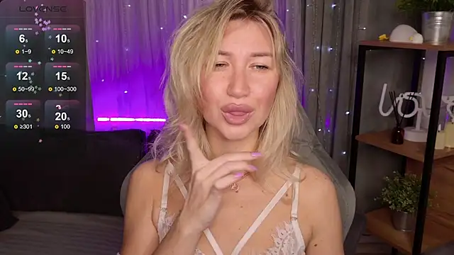 MilaBott online show from November 7, 8:20 pm