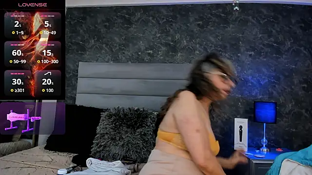 Snapshot of Bella_Evans_ chatting on January 8, 6:21 pm Bella Evans online show from January 8, 6:21 pm