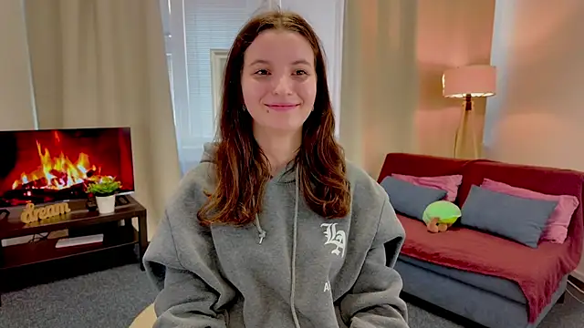 LunaRayy online show from April 21, 4:23 pm