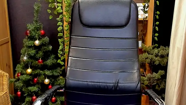 Snapshot of Moon13152 chatting on December 31, 10:56 pm Moon13152 online show from December 31, 10:56 pm