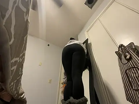 wynterheat online show from February 14, 9:34 am