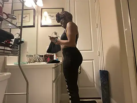 Snapshot of wynterheat chatting on March 8, 4:55 pm wynterheat online show from March 8, 4:55 pm