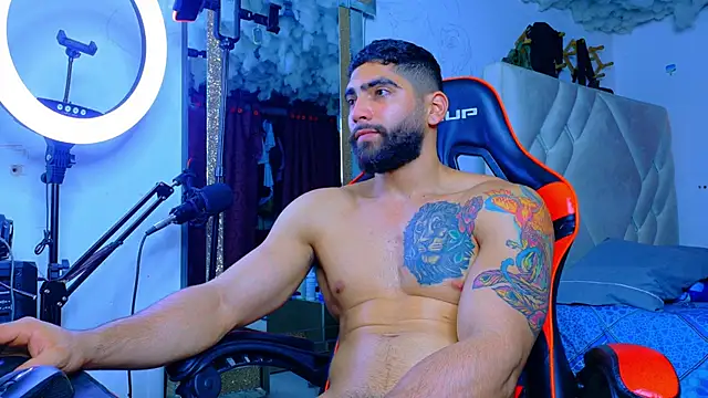 Snapshot of Rich_boy01 chatting on April 19, 8:00 pm Rich boy01 online show from April 19, 8:00 pm