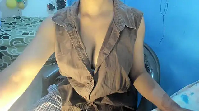 aarjulove online show from February 13, 11:50 am