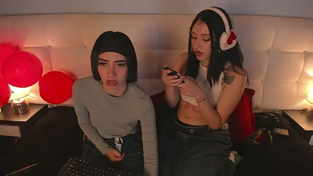 Zowi Hottiee online show from February 14, 4:58 am