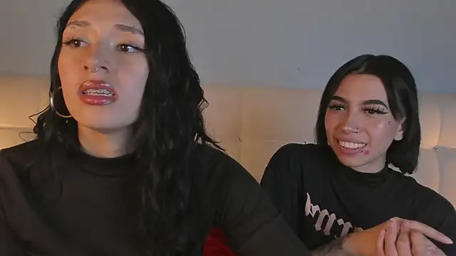 Zowi Hottiee online show from March 11, 3:05 am