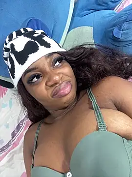 Snapshot of FallonsSweet chatting on June 19, 12:04 am FallonsSweet online show from June 19, 12:04 am