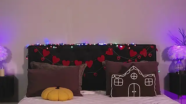 Snapshot of Denise_Garciia chatting on February 14, 1:30 pm Denise Garciia online show from February 14, 1:30 pm