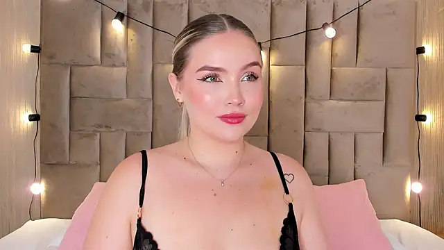 Snapshot of GaiaBaker chatting on October 8, 4:37 pm GaiaBaker online show from October 8, 4:37 pm