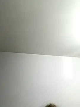 lolavalecuatro online show from April 8, 11:05 pm