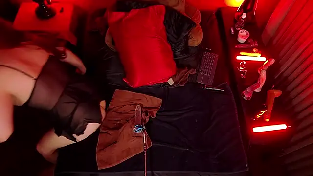 Snapshot of jennStarCD chatting on December 22, 8:58 pm jennStarCD online show from December 22, 8:58 pm